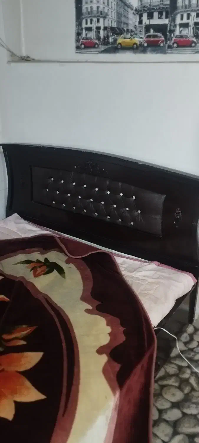 تخت خواب دو نفره  مفت به دلیل جا به جایی|تخت و سرویس خواب|سبزوار, شرق کال شمالی|دیوار