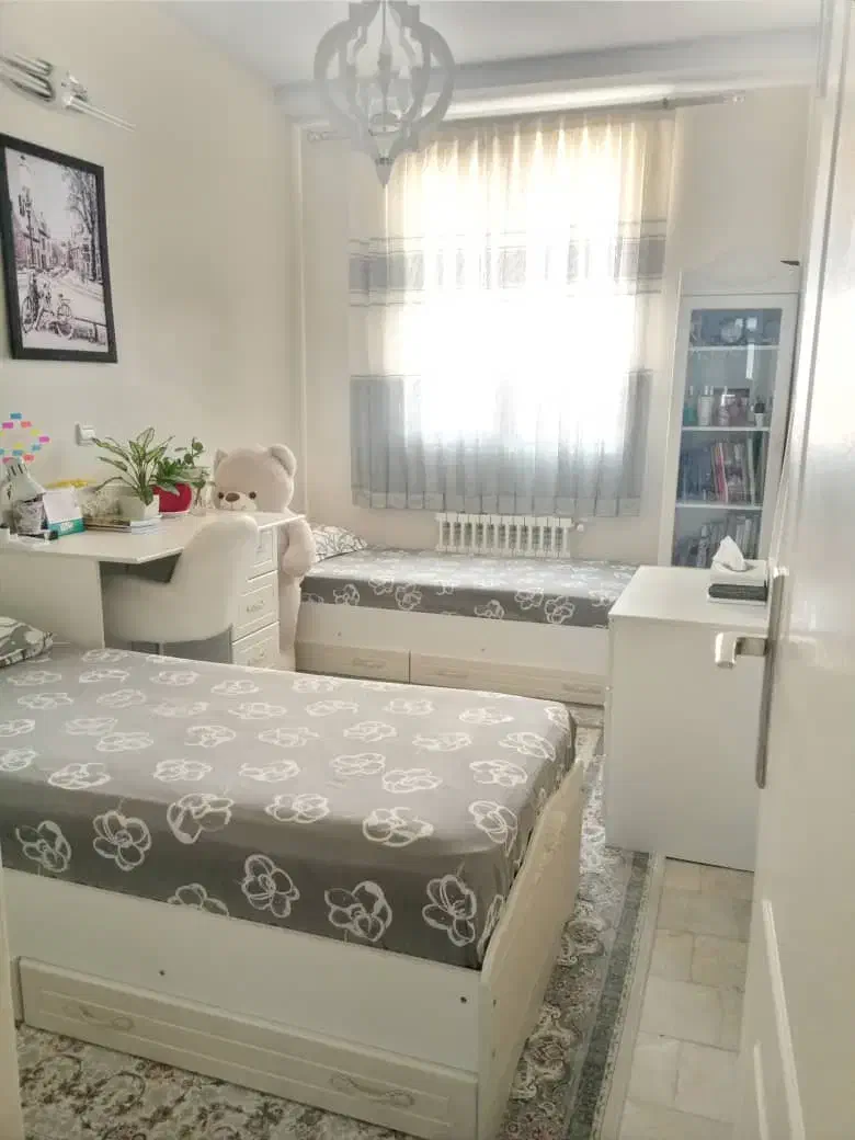 ۷۵متر دو خواب  پارکینگ انباری بالکن بسیار تمیز