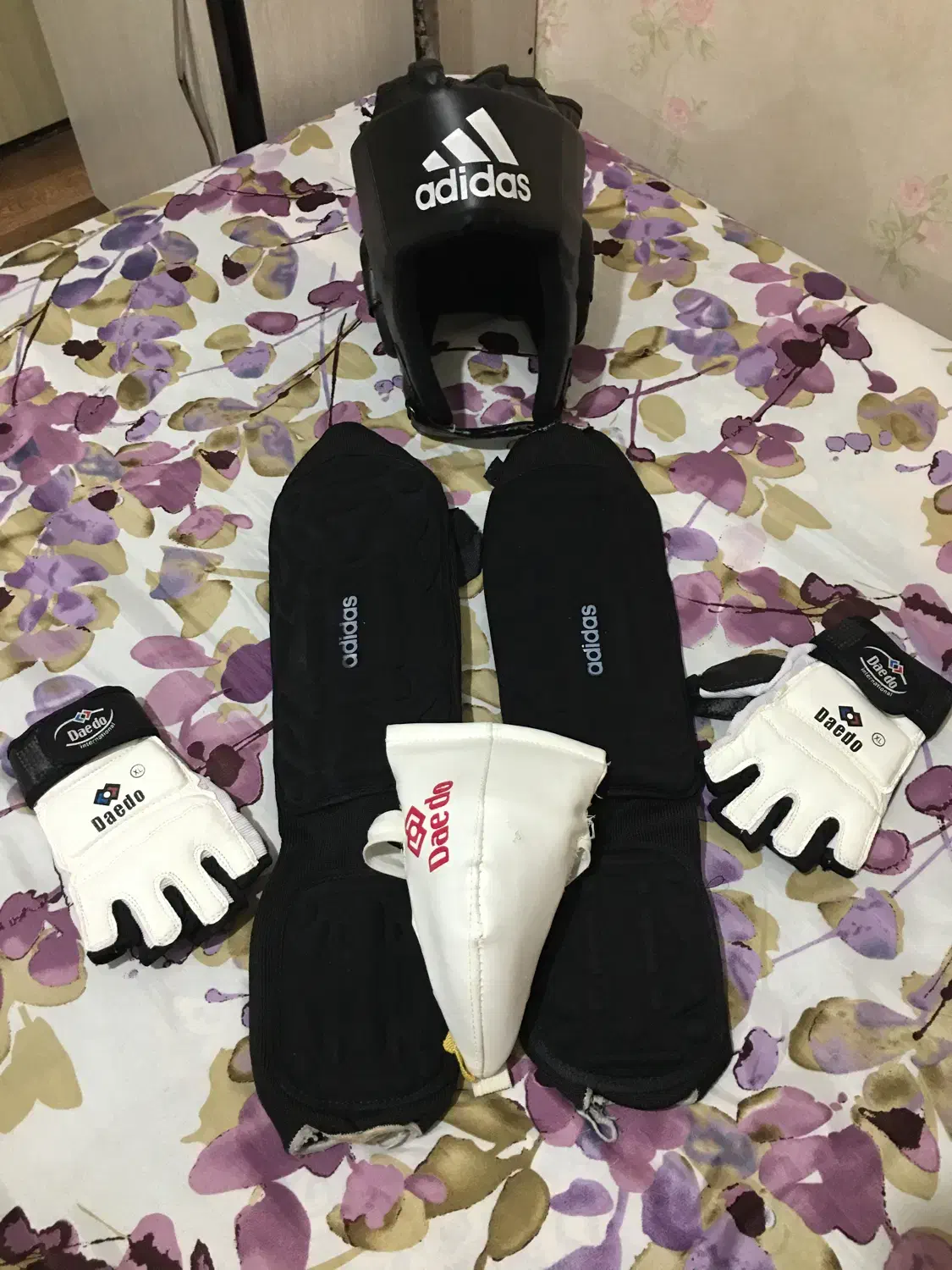 ست کامل لوازم رزمی ادیداس زیر قیمت|لباس|لاهیجان, لاشیدان|دیوار