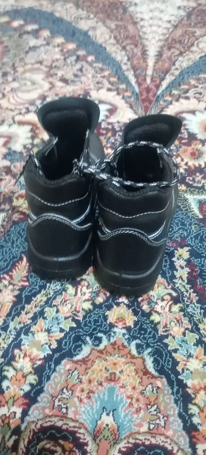 کفش کار|کیف، کفش، کمربند|زابل, |دیوار