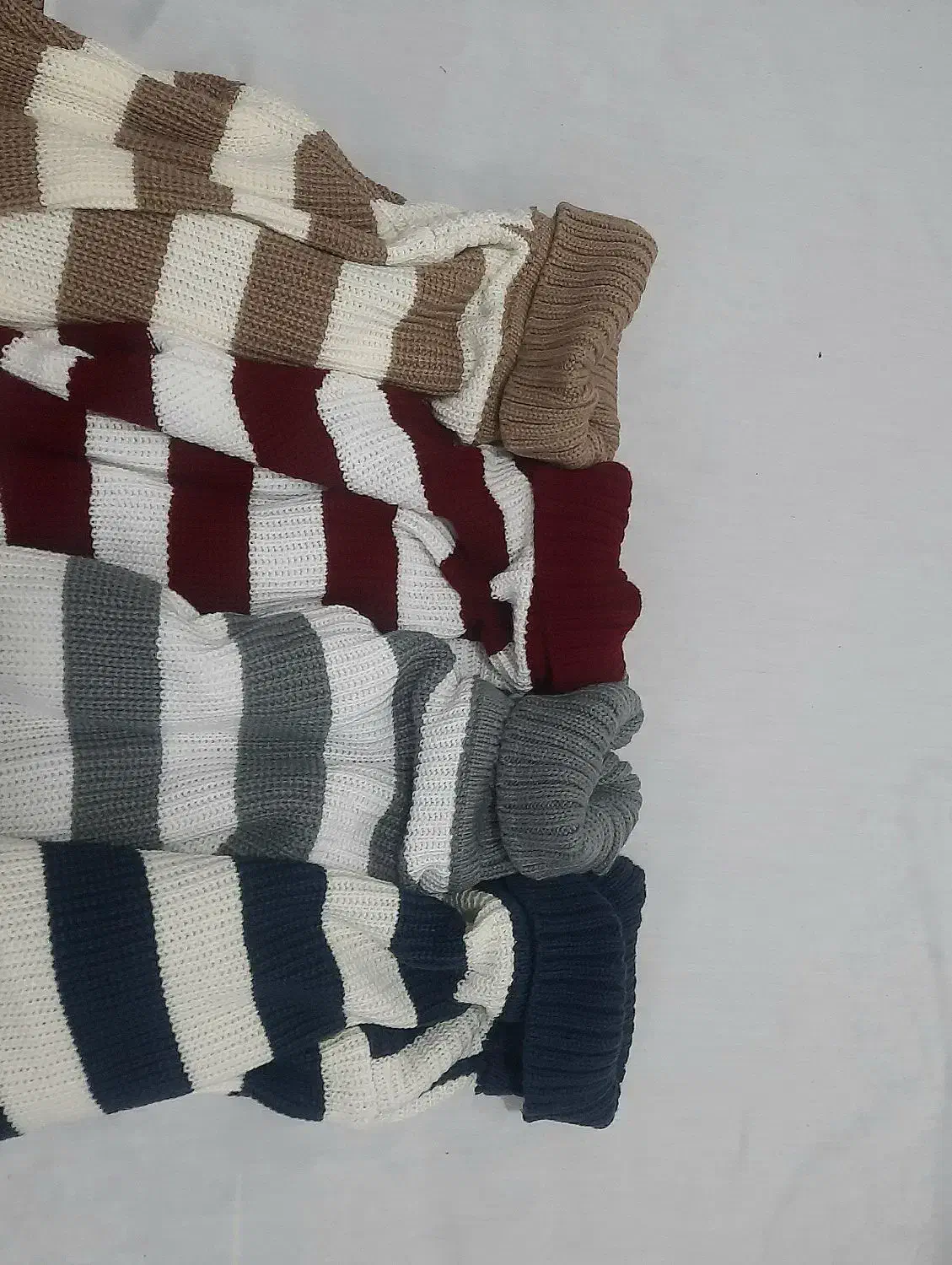 بافت یقه اسکی پایین ریش ریش|لباس|بروجن, |دیوار