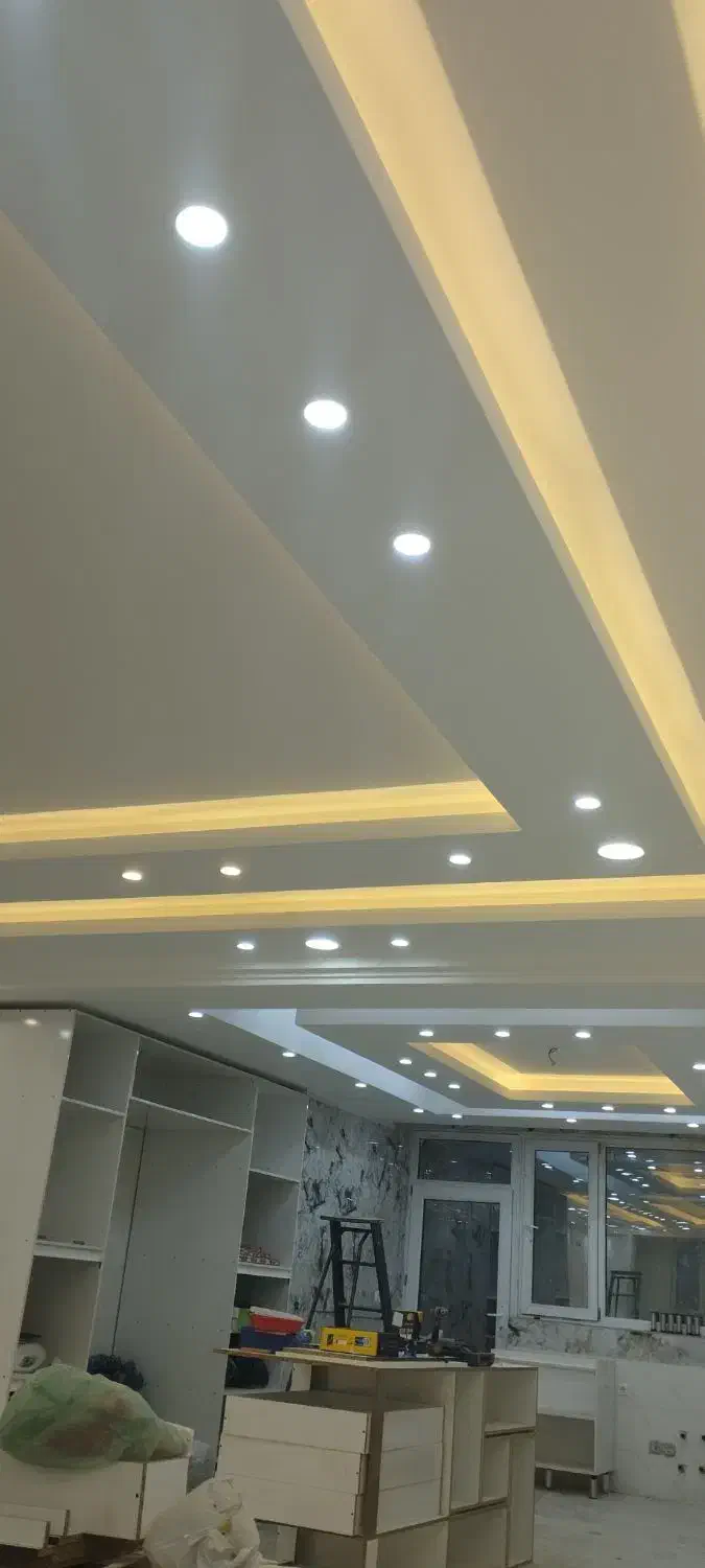 لاین ریسه نورپردازی هالوژن پنل برق کار ایفون|خدمات پیشه و مهارت|صدرا-فارس, فاز ۲|دیوار