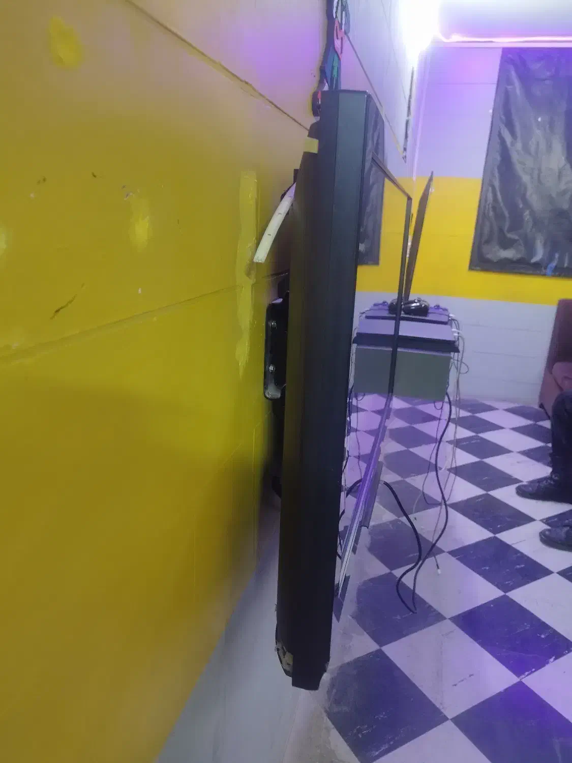 تلویزیون|تلویزیون و پروژکتور|قائن, |دیوار