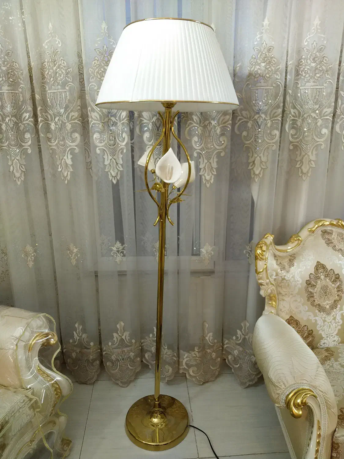 آباژور سفید طلایی|چراغ خواب و آباژور|قزوین, |دیوار