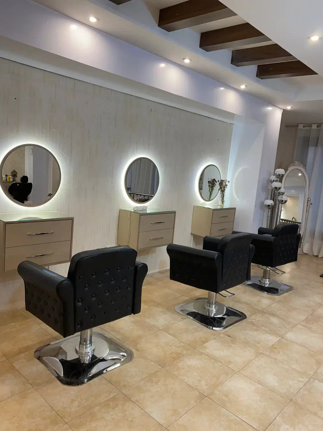 جذب نیروی با تجربه در تمام لاینهای زیبایی|استخدام درمانی، زیبایی، بهداشتی|گرگان, |دیوار