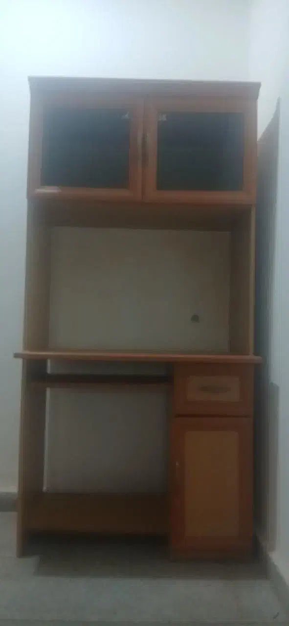 میز کامپیوتر و مبل تک نفره راحتی|مبلمان خانگی و میز عسلی|پرند, فاز ۶|دیوار