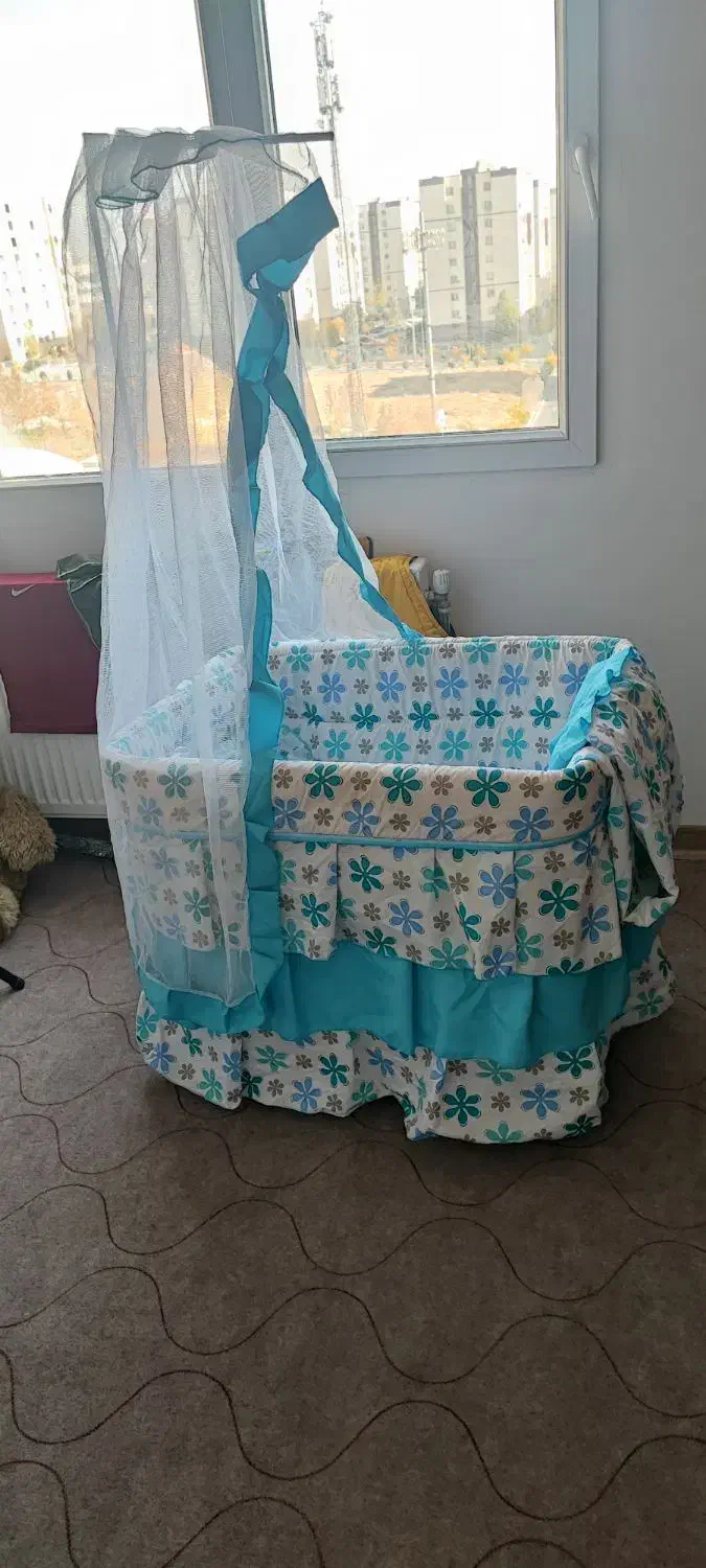 گهواره در حد نو|تخت و صندلی بچه|پردیس, فاز ۳|دیوار