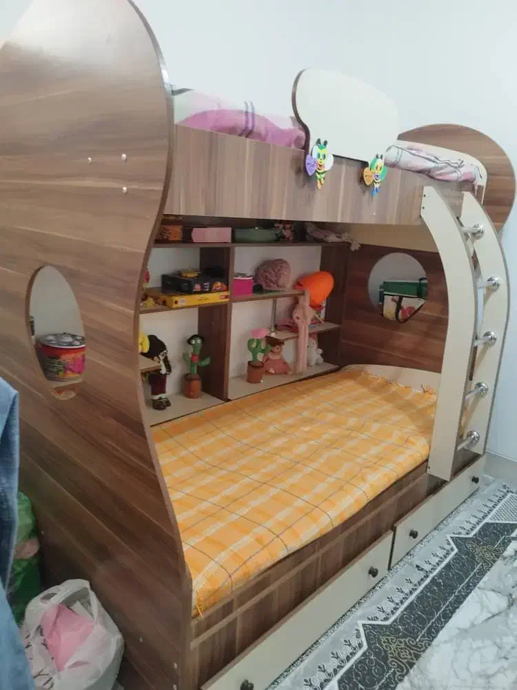 تخت خواب و میز تحریر|تخت و سرویس خواب|فولادشهر, C1|دیوار