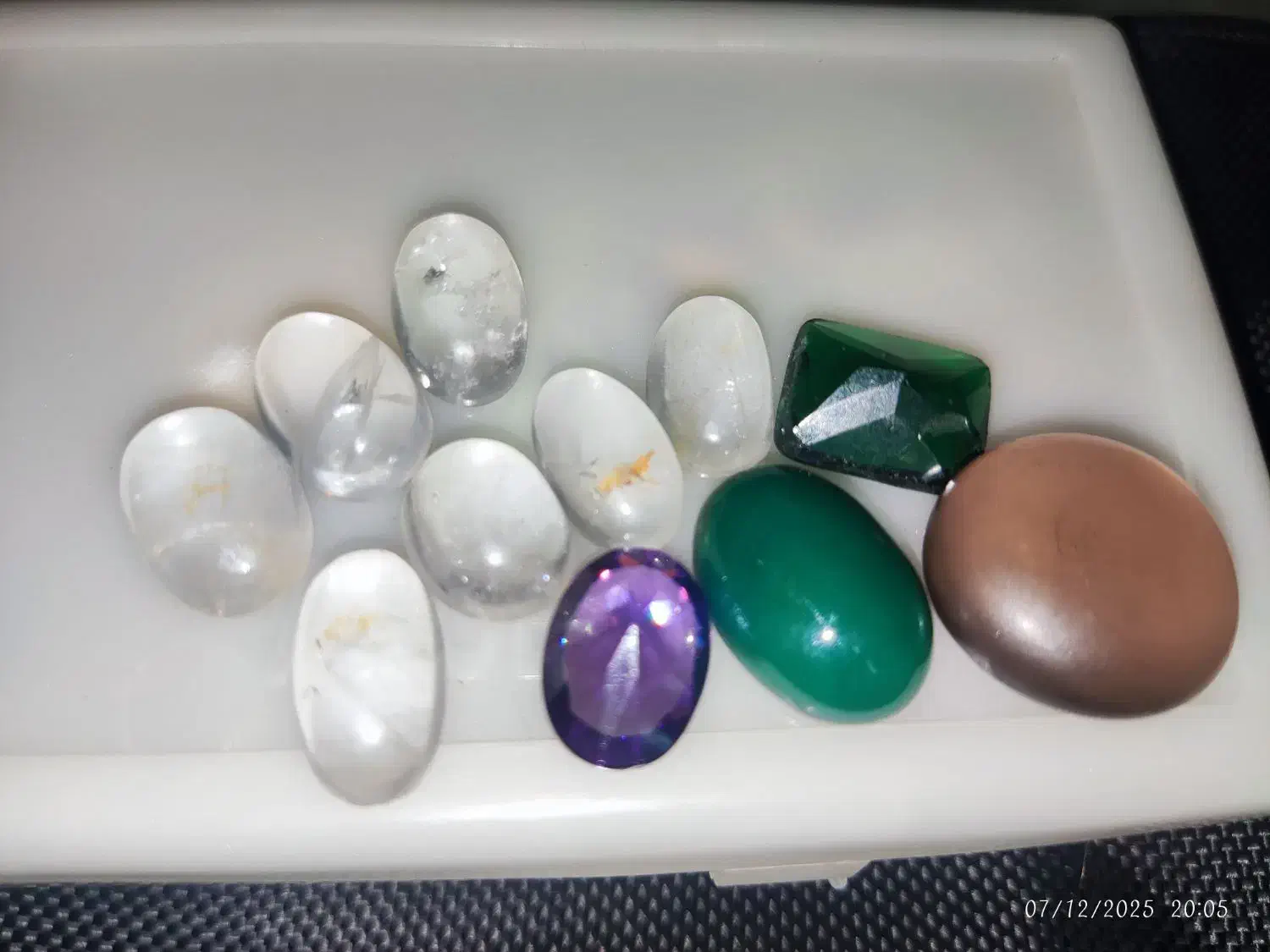 تعدادی نگین انگشتر با تعدادی تسبیح|کلکسیون اشیاء عتیقه|اراک, |دیوار