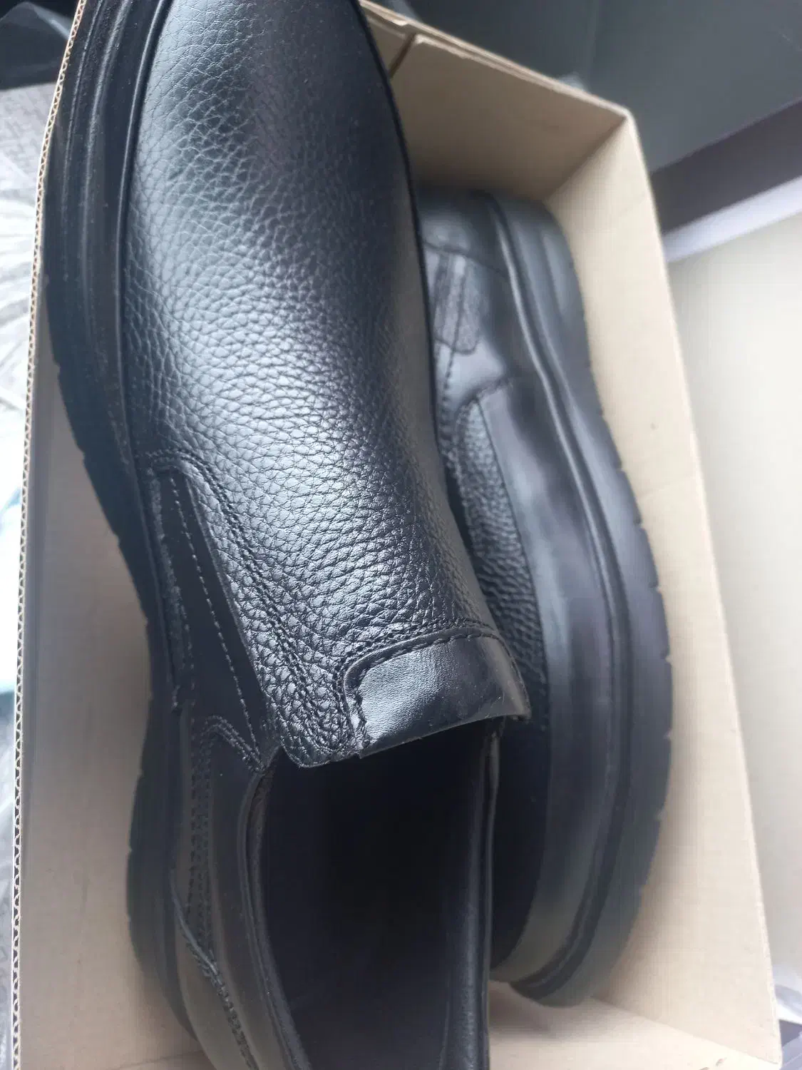 کفش چرم|کیف، کفش، کمربند|رشت, دیانتی|دیوار