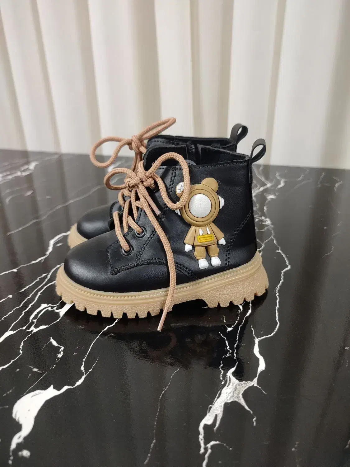 بوت بچگانه|کفش و لباس بچه|کهریزک, |دیوار