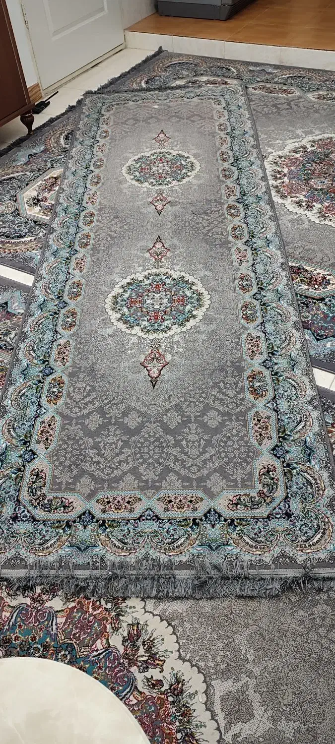 ۳ عدد ست فرش ۹ متری و یک عدد فرش یک در ۳ طوسی رنگ|فرش|ملارد, |دیوار