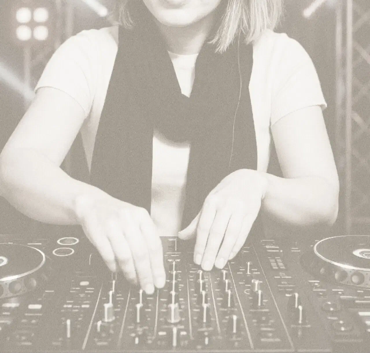 دی جی بانوان|خدمات پذیرایی، مراسم|بندر انزلی, آذربایجان|دیوار