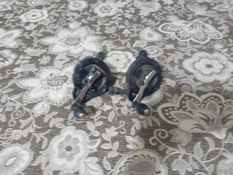 دوعدد دستگیره چرخ خیاطی|چرخ خیاطی و ریسندگی|بجنورد, |دیوار