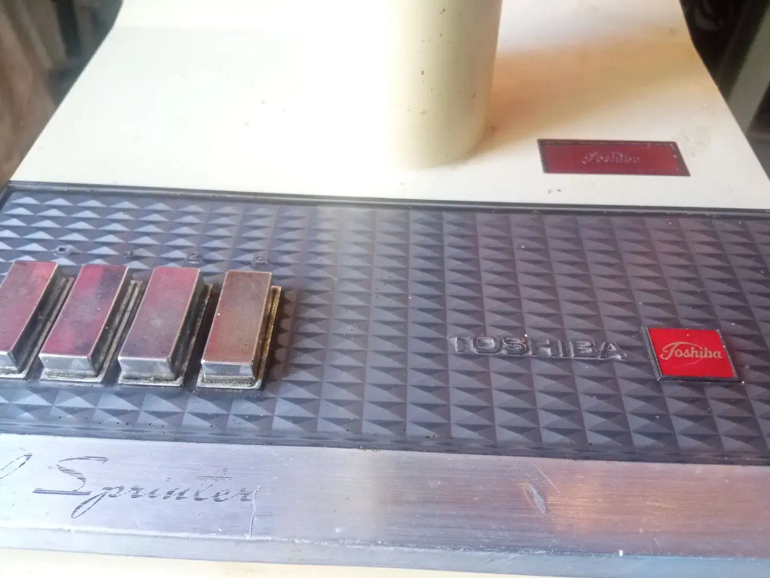 پنکه قدیمی آهنی توشیبا نیاز تعمییر و پنکه سقفی|پنکه و تصفیه‌کنندهٔ هوا|نهاوند, |دیوار