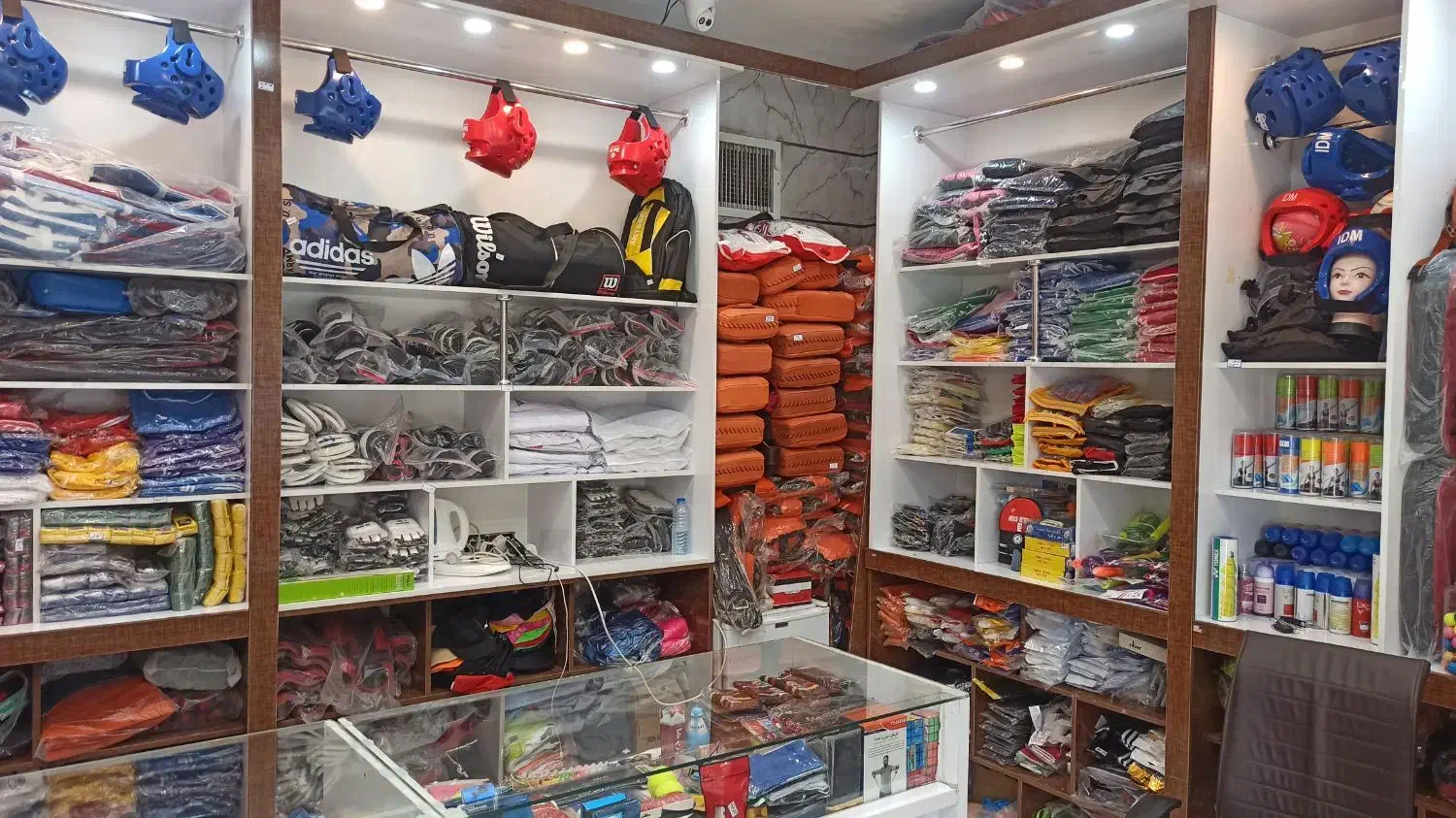 فروشنده خانم|استخدام خدمات فروشگاه و رستوران|خرمآباد, |دیوار