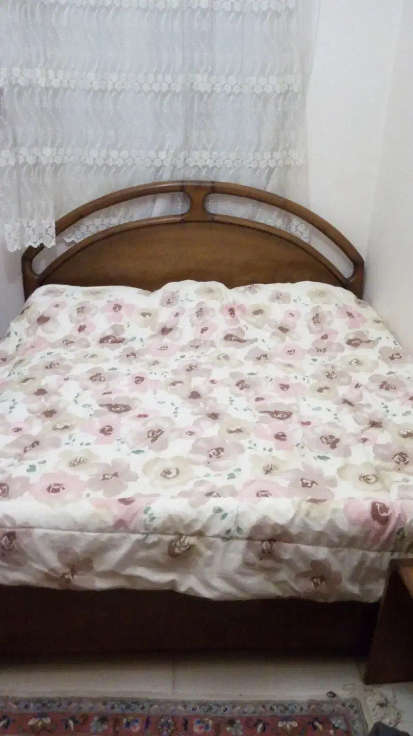 تخت خواب دو نفره سالم در حد نو|تخت و سرویس خواب|کرمانشاه, |دیوار