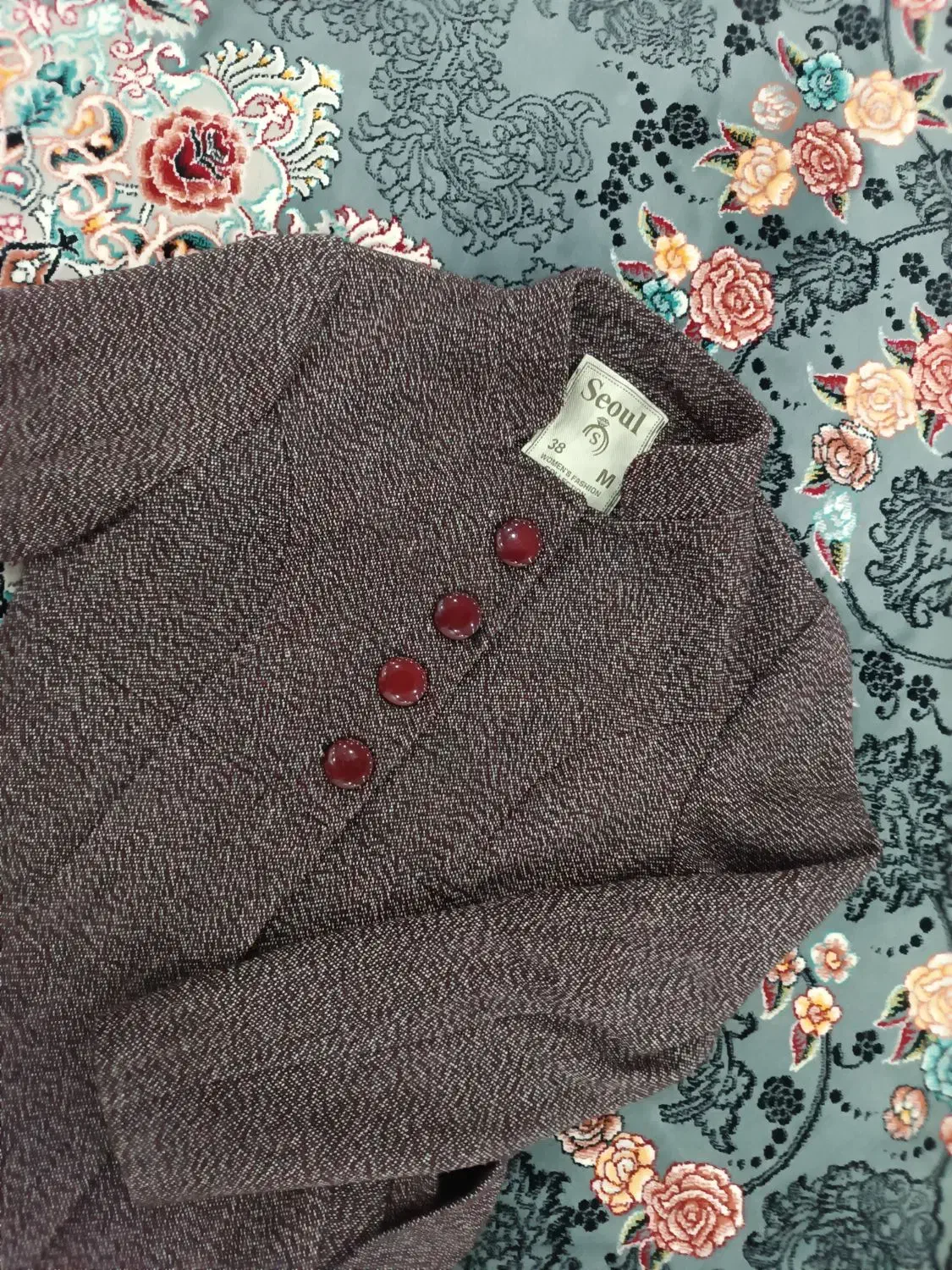 پالتو بلند|لباس|رباط‌کریم, الارد|دیوار