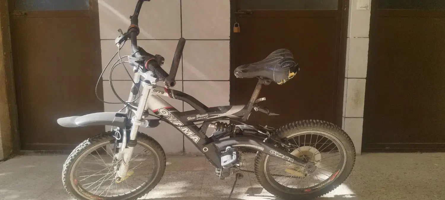 دوچرخه ۲۰|دوچرخه، اسکیت، اسکوتر|صدرا-فارس, فاز ۲|دیوار