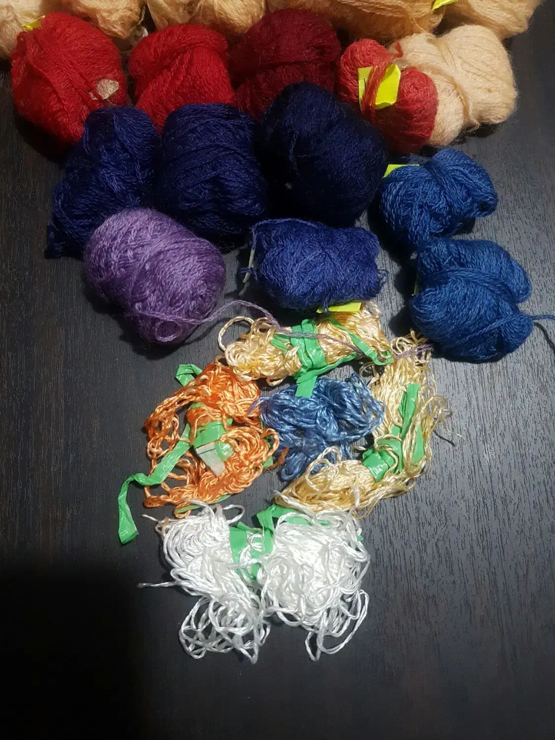 مقداری نخ ابریشم و نخ مرینوس قدیمی کامپیوتری|حراج|قائمشهر, |دیوار