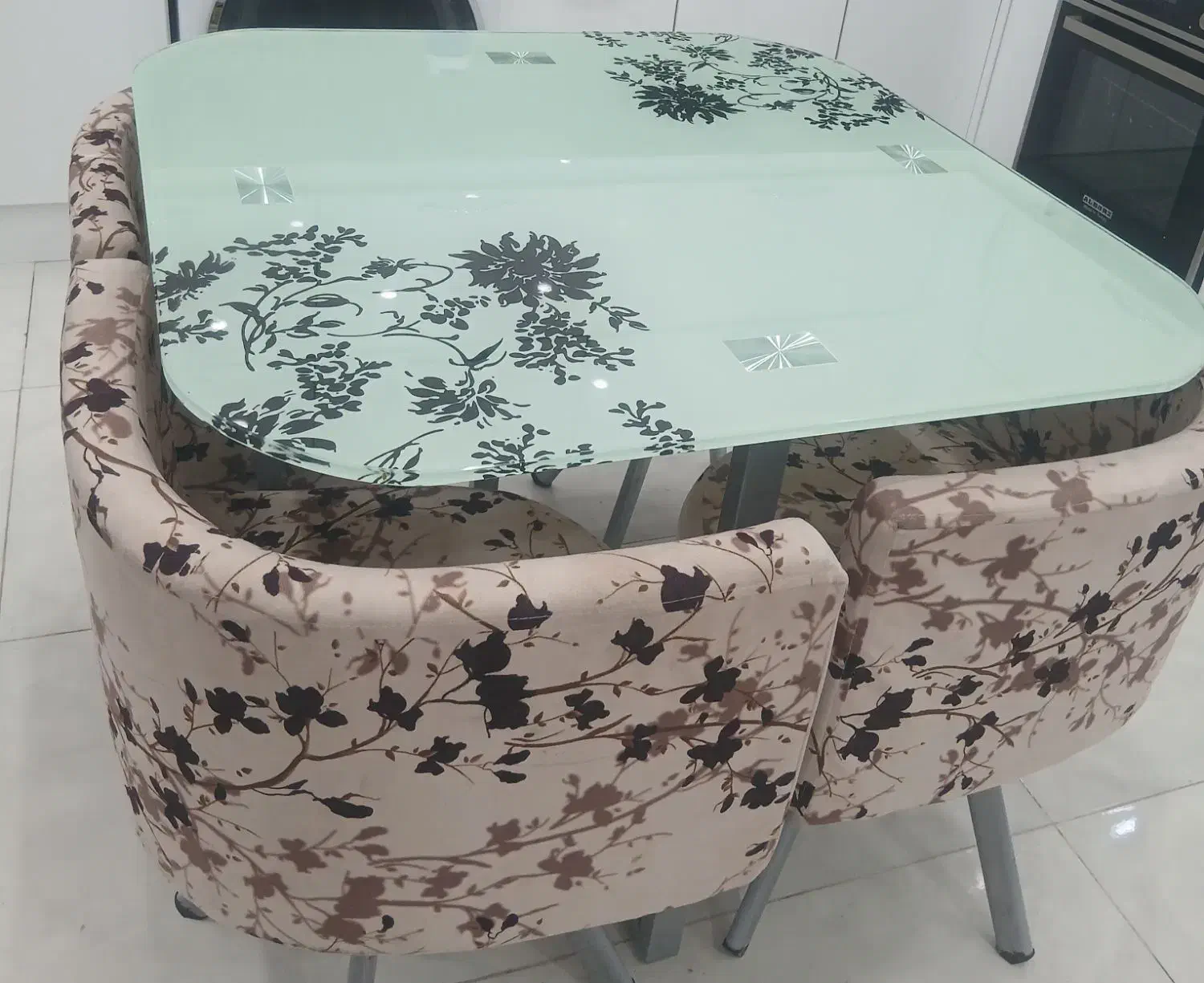 میز ناهارخوری بسیار شیک و تمیز چهارنفره|میز و صندلی غذاخوری|آبادان, |دیوار