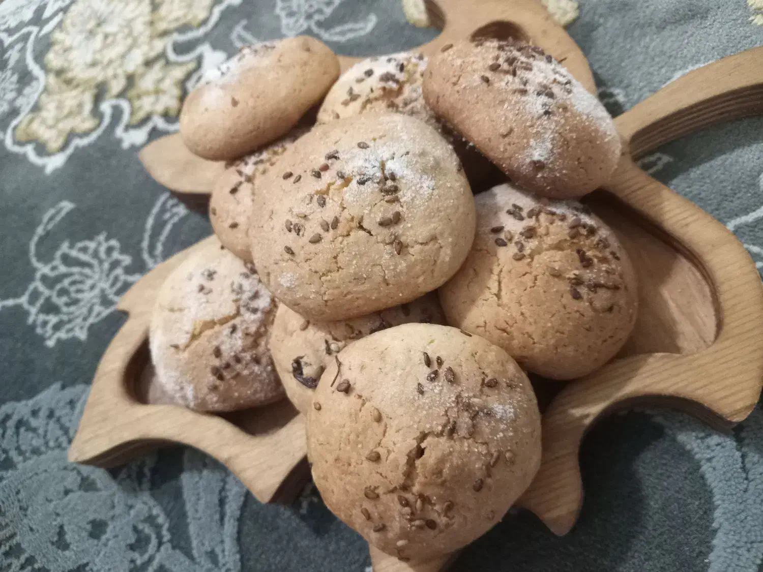 شیرینی کشمشی خانگی با مغزه گردو وکنجد|خدمات پذیرایی، مراسم|گرگان, |دیوار