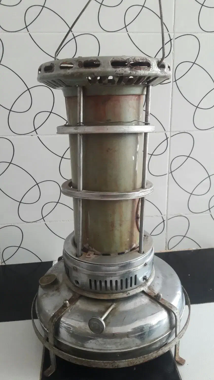 چراغ نفتی خیلی قدیمی|کلکسیون اشیاء عتیقه|شهرضا, |دیوار