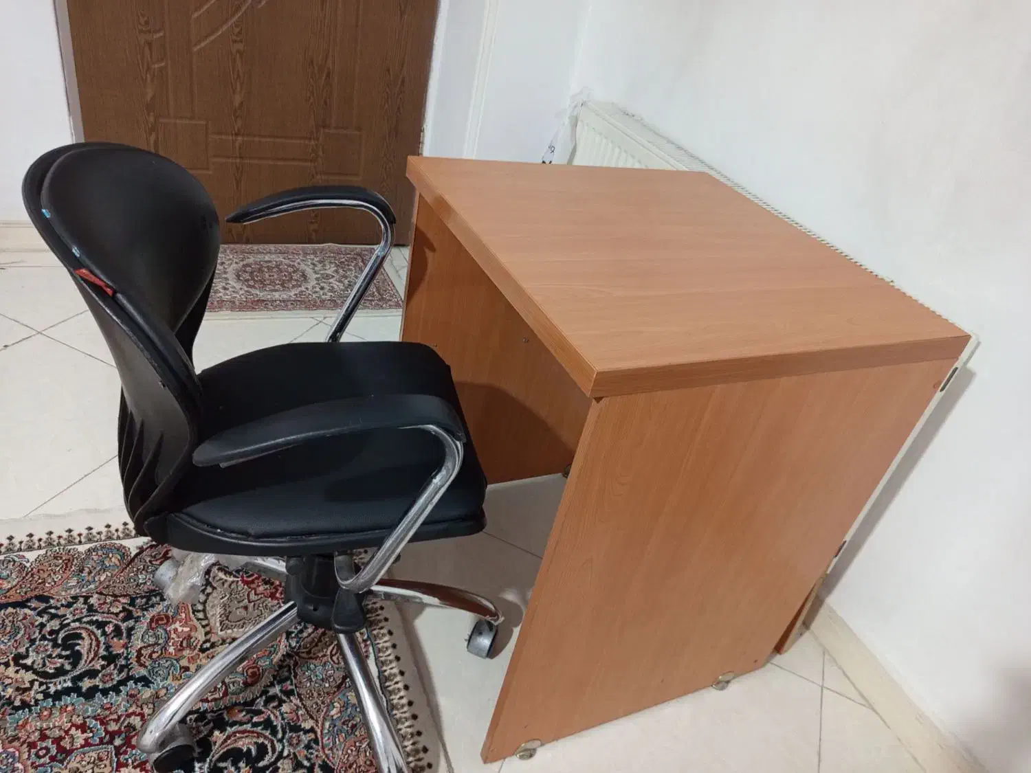یک عدد میز صندلی در حد به فروش می‌رسد.|میز و صندلی غذاخوری|صباشهر, |دیوار