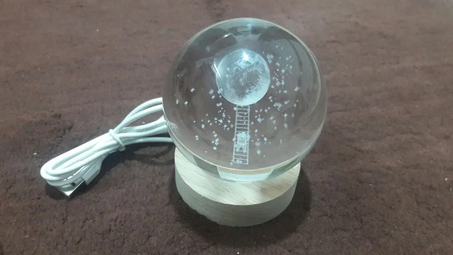 گوی کریستالی|چراغ خواب و آباژور|ساوه, |دیوار