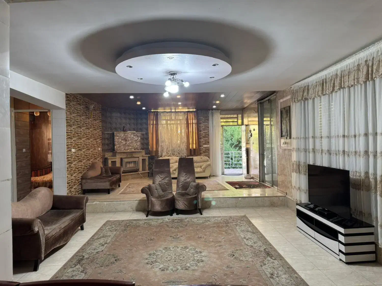 اجاره ویلای ماه سپید(الهام از سپیدان نور ماه)|اجارهٔ کوتاه‌مدت ویلا و باغ|همایجان, |دیوار