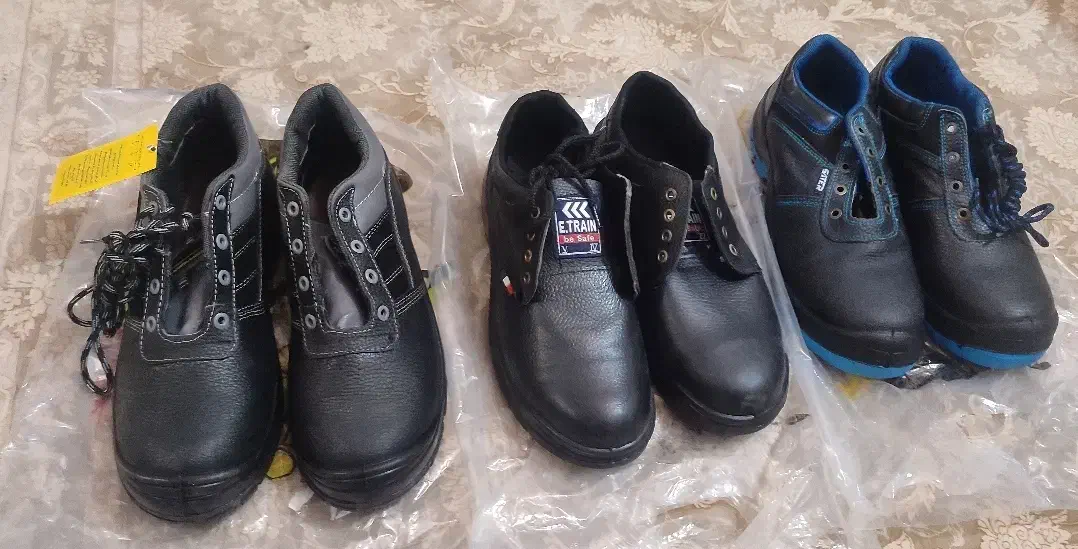 کفش ایمنی|کیف، کفش، کمربند|نیشابور, تختی|دیوار