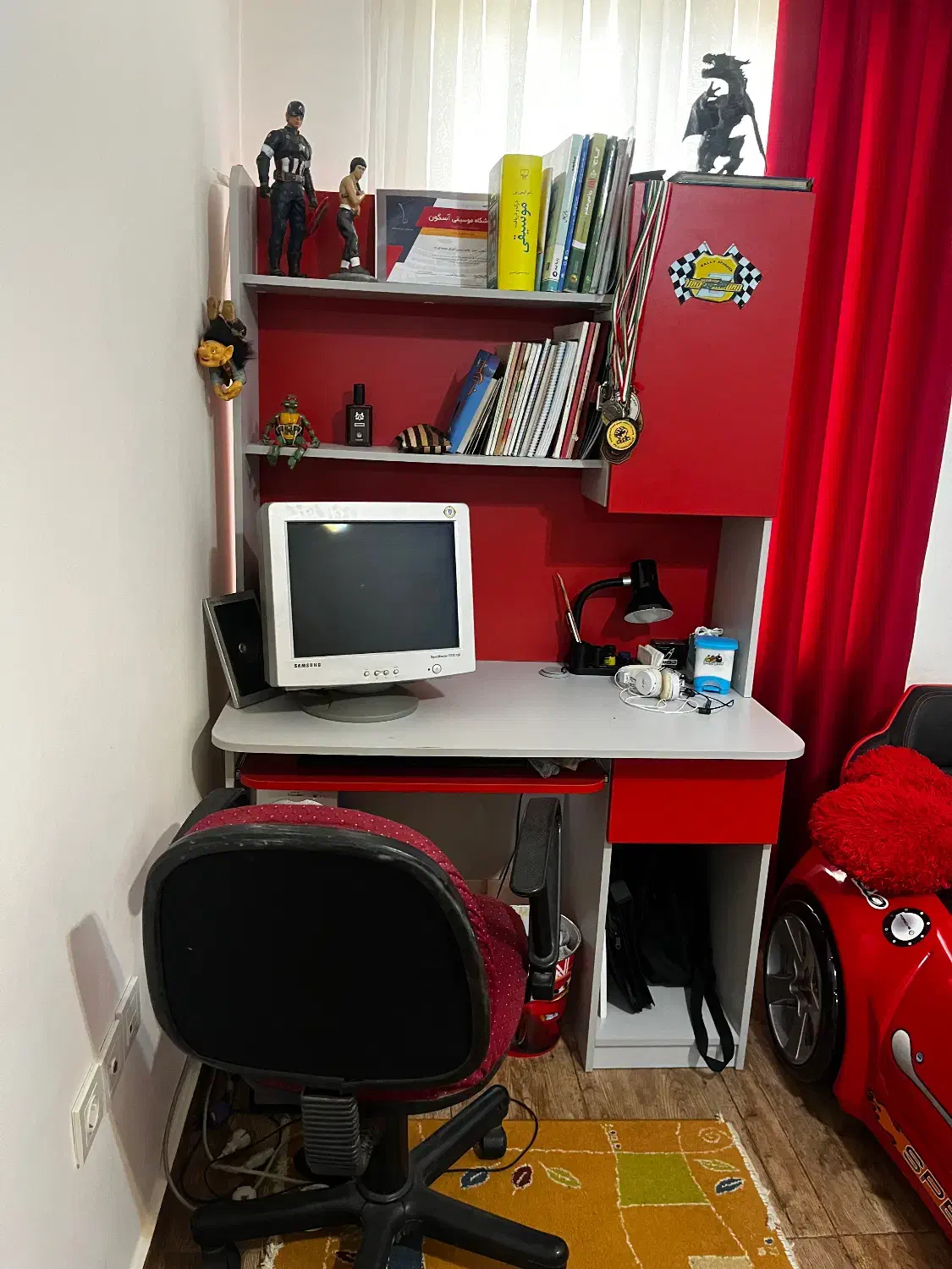 تخت و میز تحریر|تخت و سرویس خواب|بندر انزلی, آخرخط|دیوار