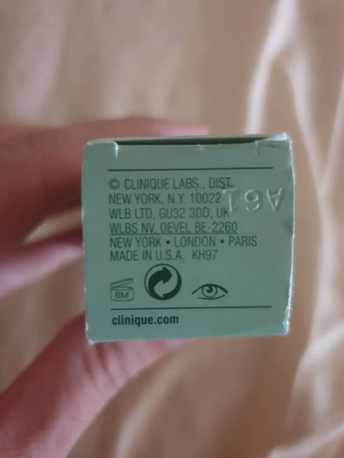 کرم دور چشم کلینیک (اصل آمریکا)|آرایشی، بهداشتی، درمانی|تهران, بلوار کشاورز|دیوار