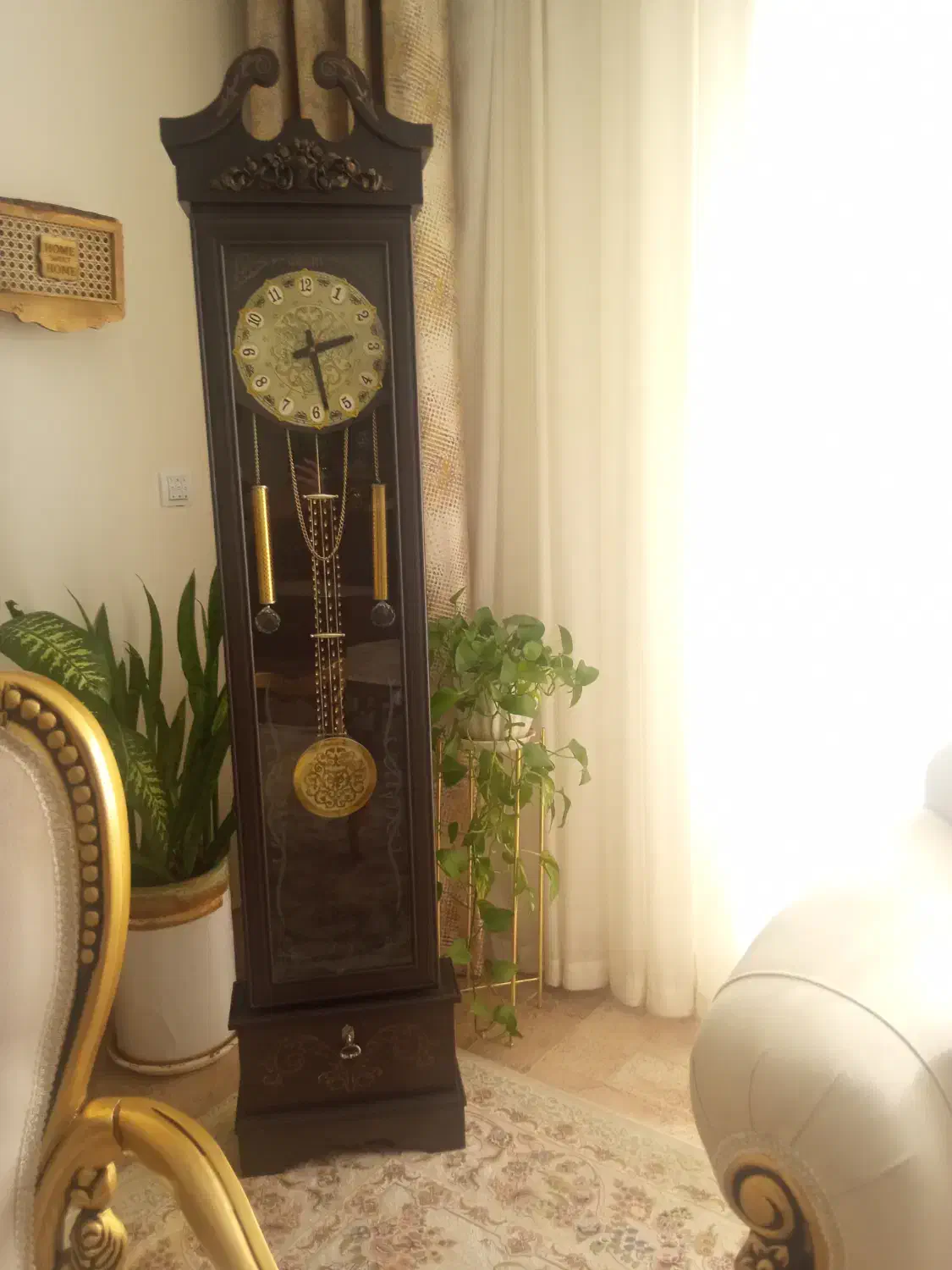ساعت ایستاده. لوستر سه شاخه. تابلو فرش|لوستر و چراغ آویز|گلپایگان, |دیوار