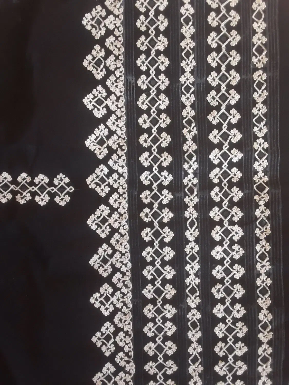 دوخت کش و زنجیره با چرخ|لباس|خاش, |دیوار