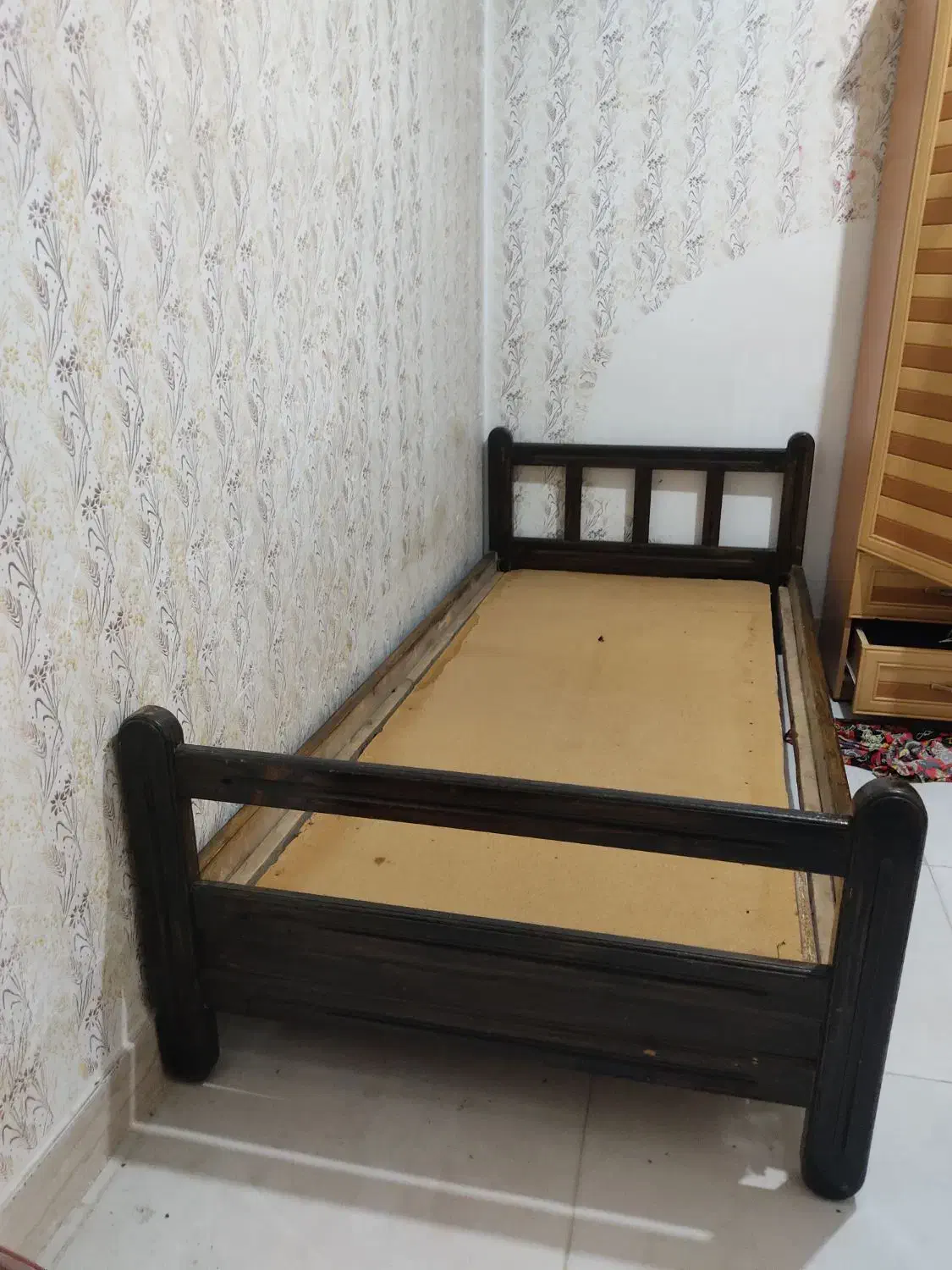 تخت خواب تک نفره|تخت و سرویس خواب|مشهد, توس (بلوار توس)|دیوار