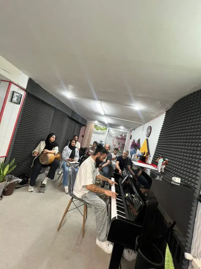 آموزش آواز و خوانندگی (کلاس گروهی)|خدمات آموزشی|اصفهان, خواجو|دیوار