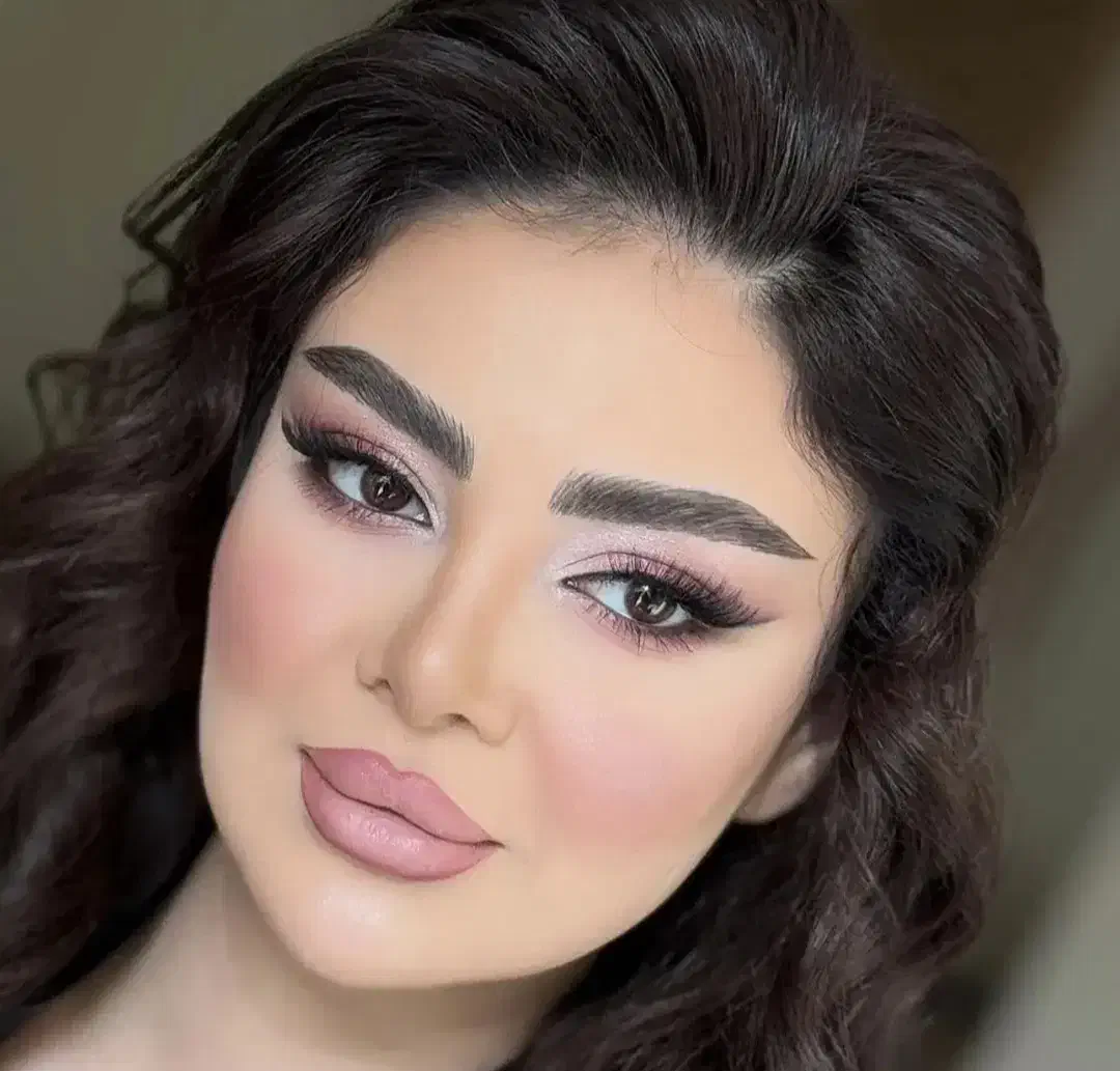 میکاپ و شینیون تخصصی (با مناسب ترین قیمت )|خدمات آرایشگری و زیبایی|خرم‌آباد, |دیوار