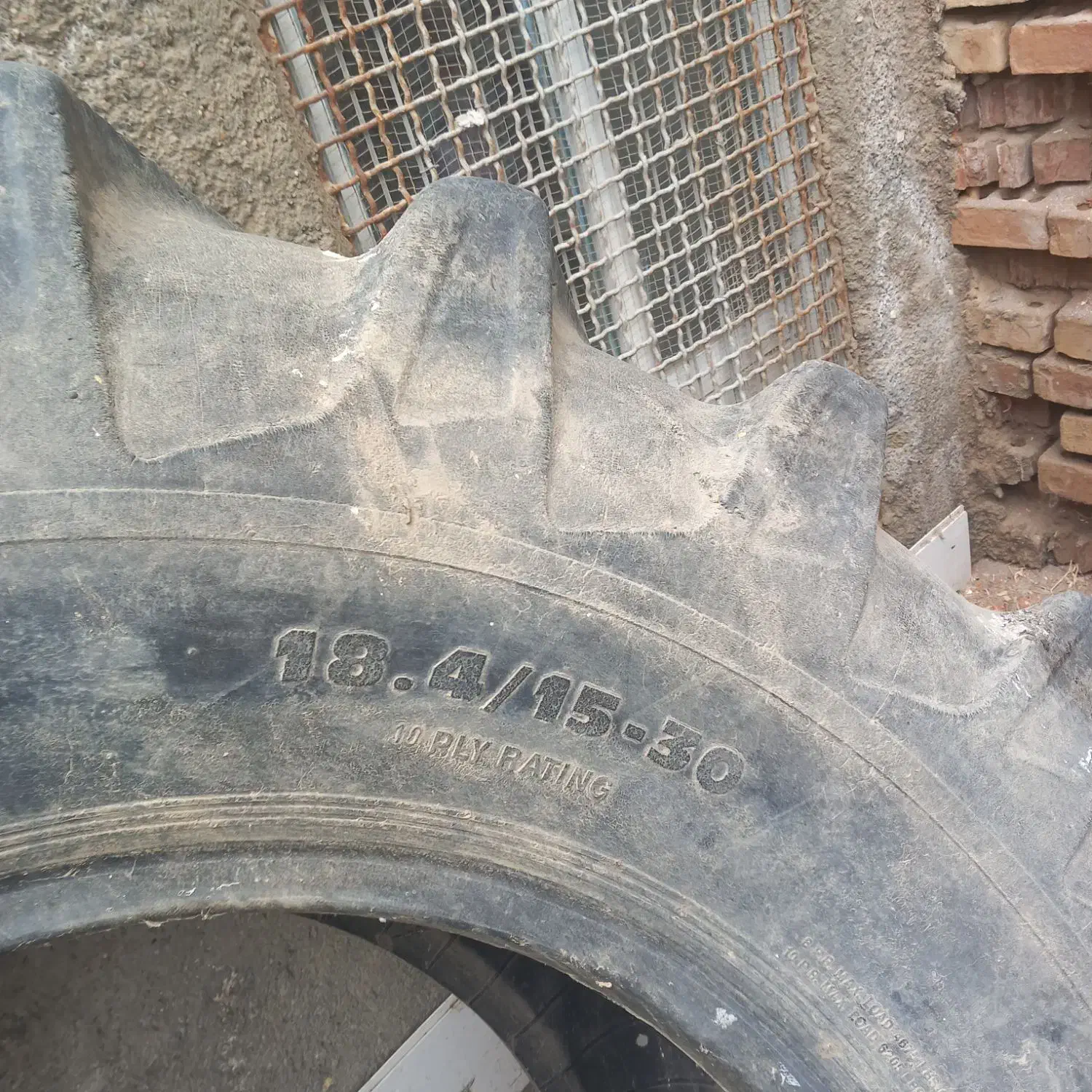 لاستیک عقب فرگوسن ۲۸۵ یه دانه|قطعات یدکی و لوازم جانبی|سیمین شهر, |دیوار