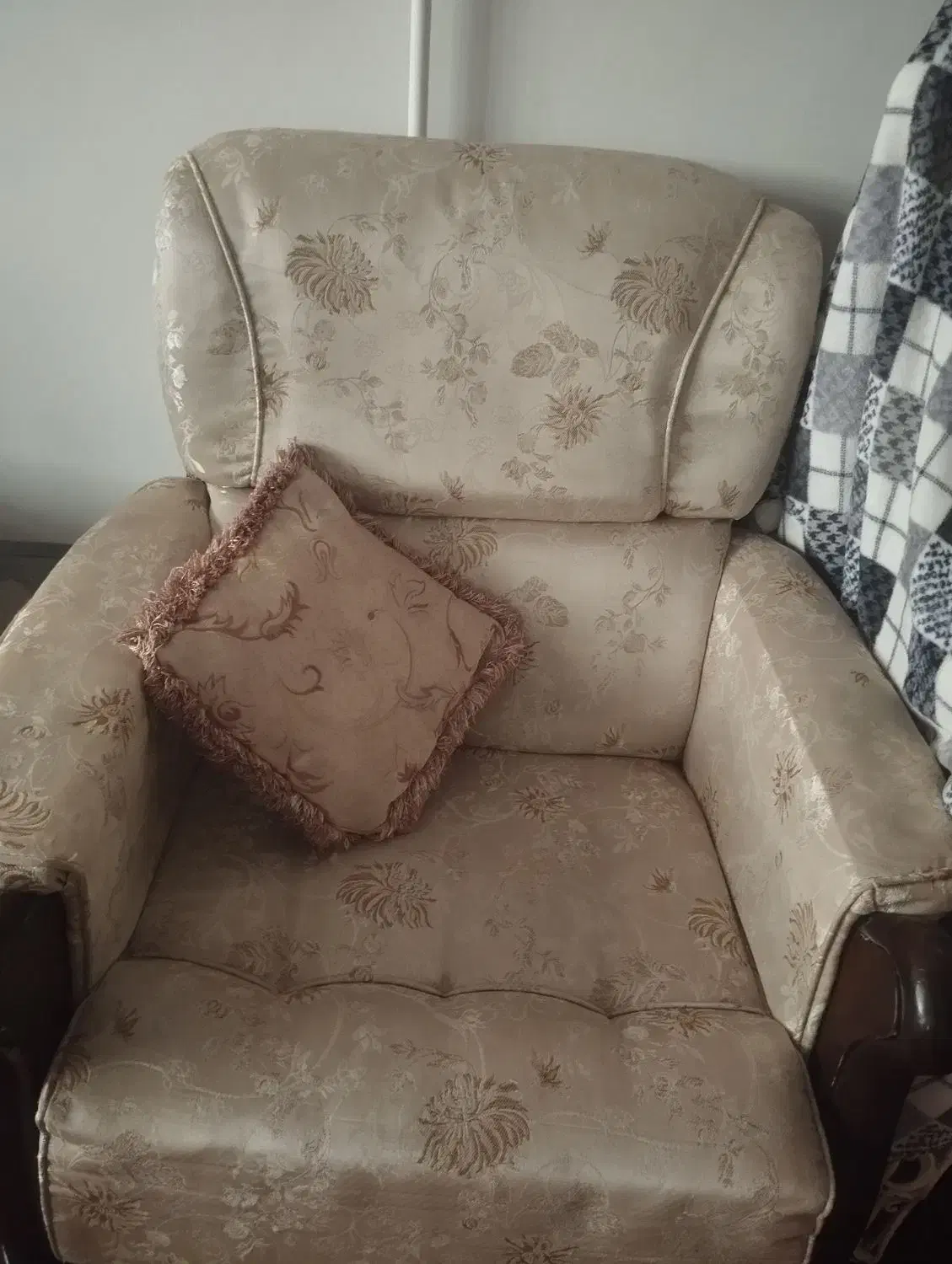 مبل هفت نفره همراه با جلو مبل (میز)|مبلمان خانگی و میز عسلی|مرند, |دیوار