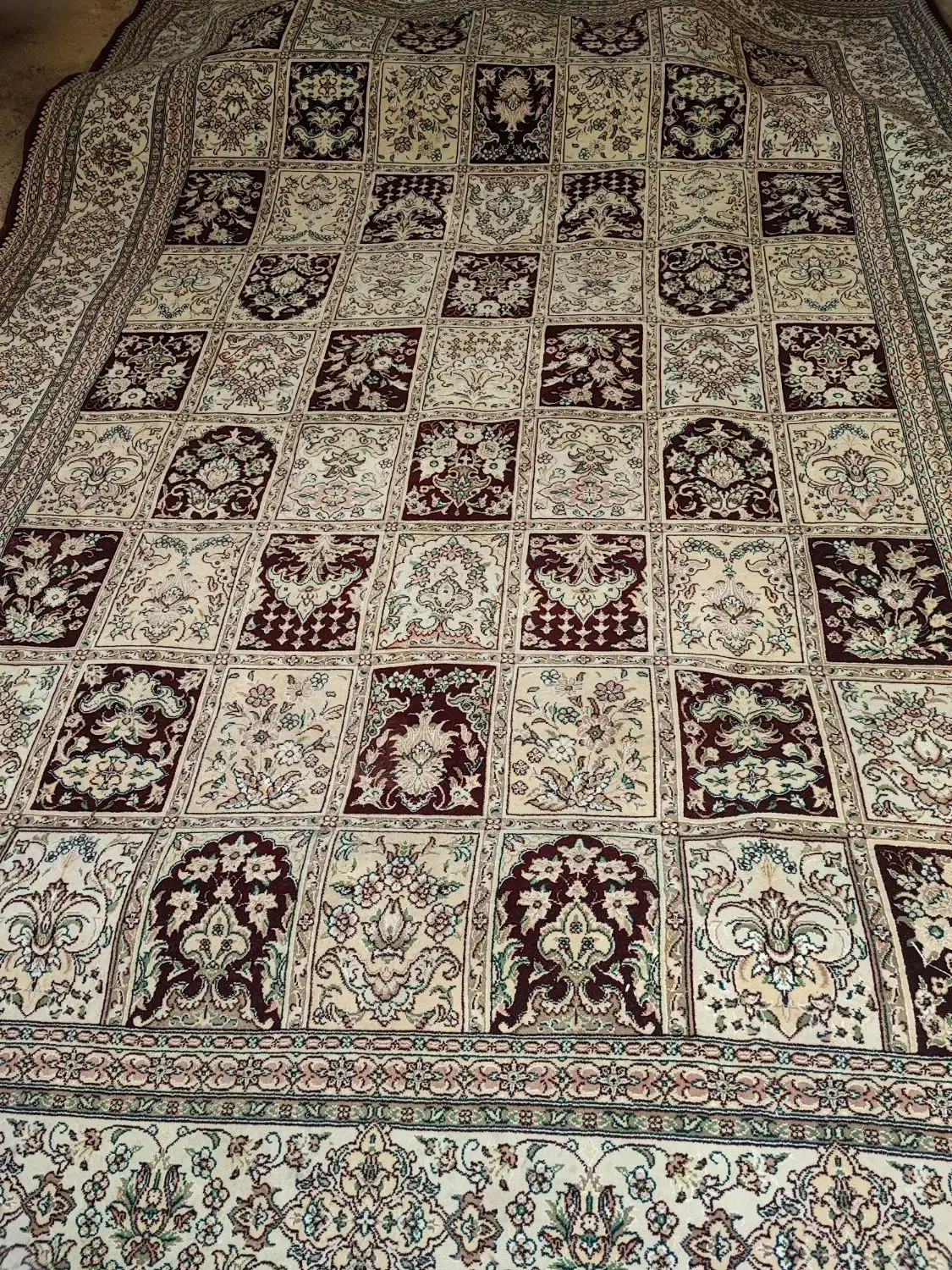 دو تخته فرش نه متری جفت.|فرش|سربند, |دیوار