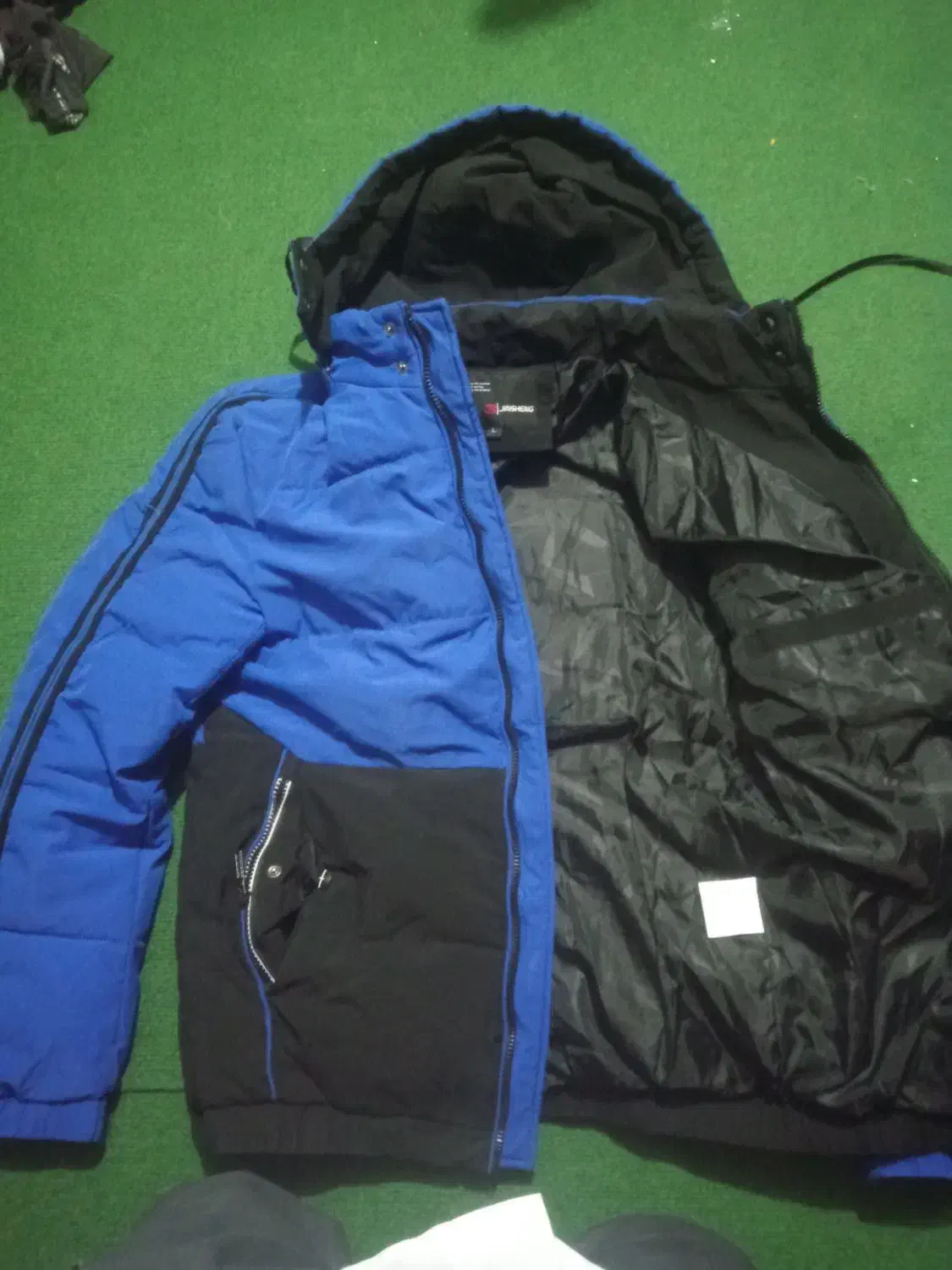 کاپشن|لباس|زرند, |دیوار