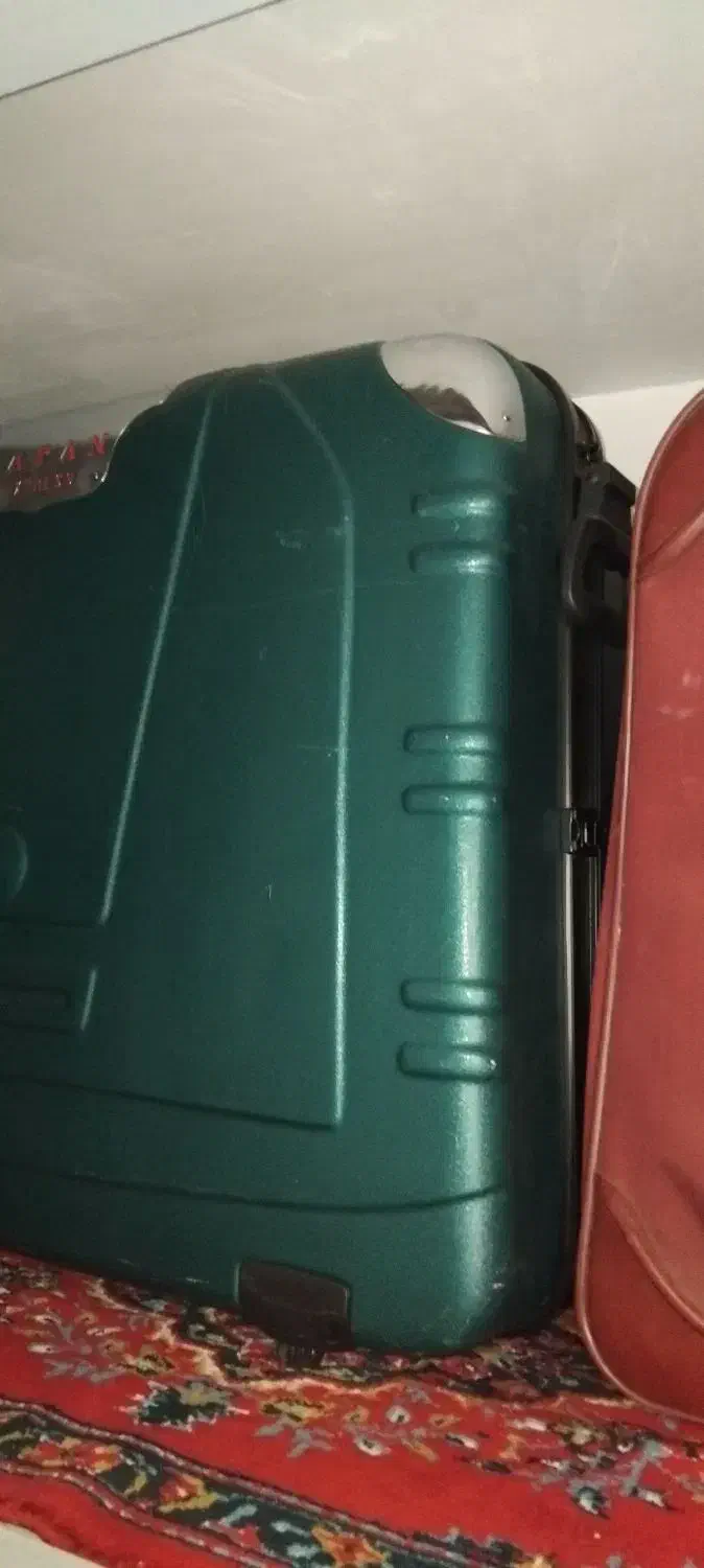 یک عدد چمدان دیپلمات رنگ سبز کاملا سالم و شیک|کیف، کفش، کمربند|ری, شهادت|دیوار