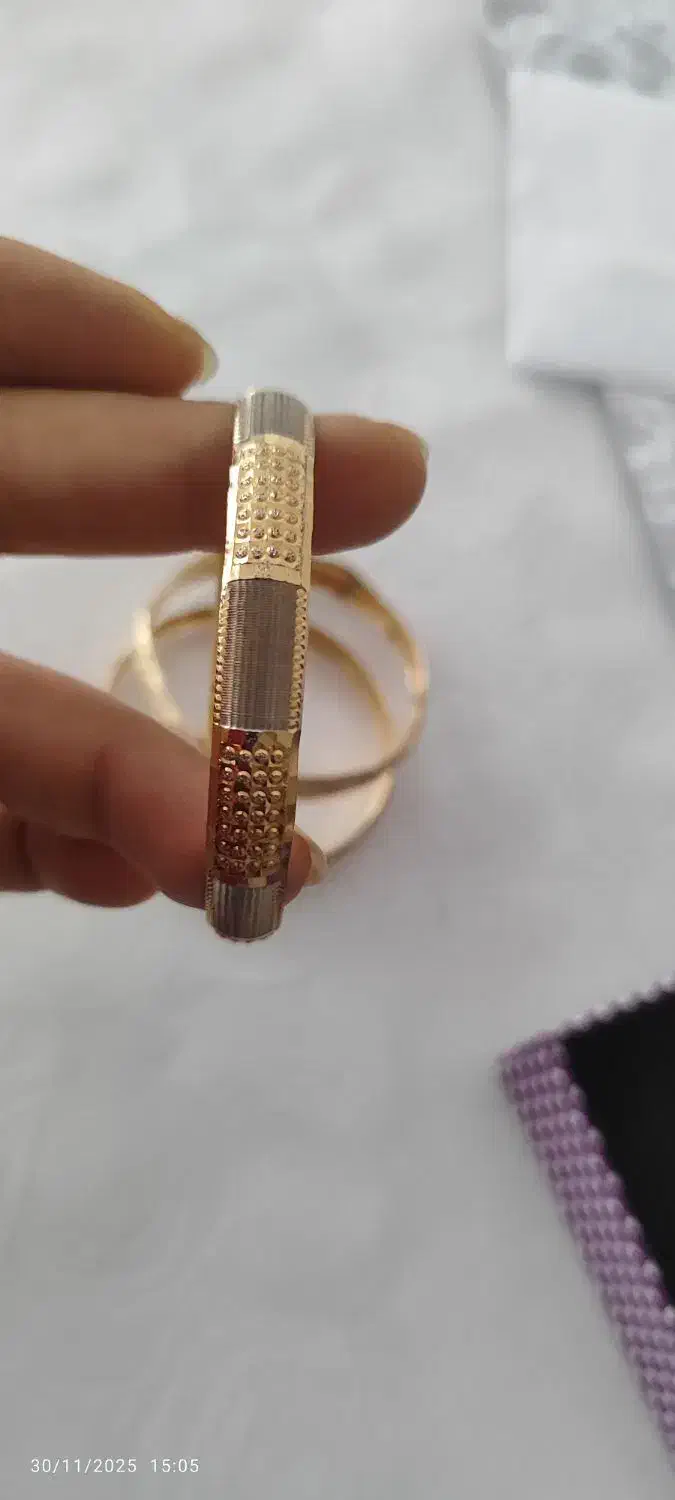 سه عدد النگوی طلا|جواهرات|اندیشه, اندیشه فاز ۱|دیوار