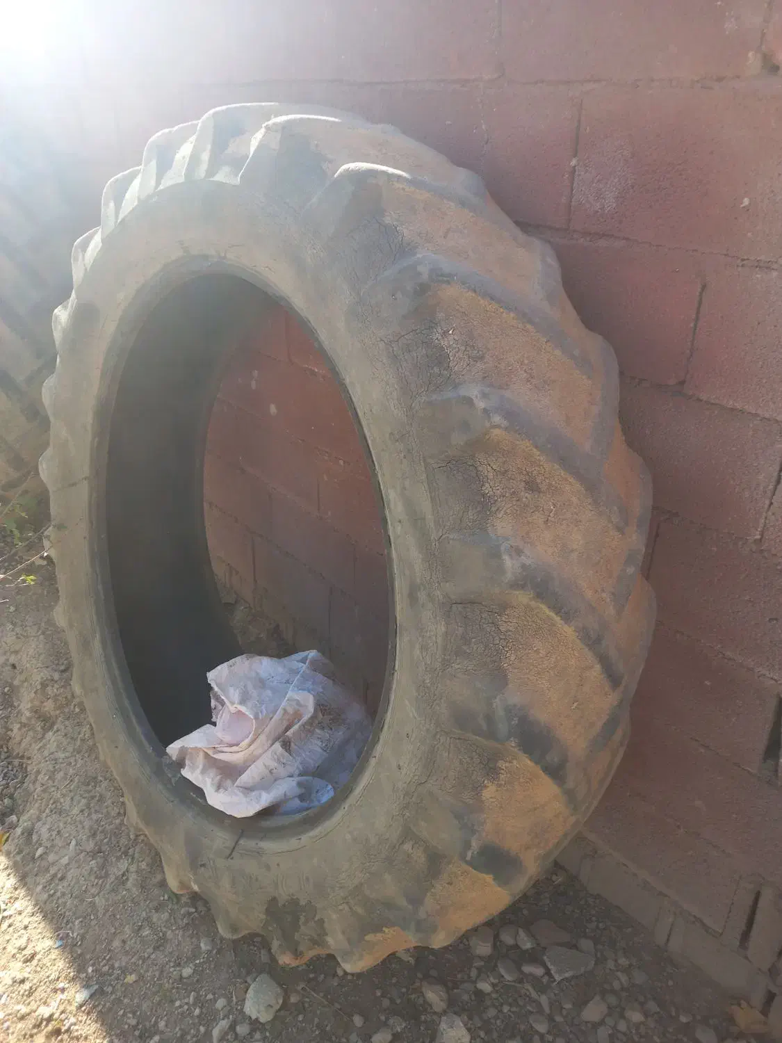 یک جفت لاستیک تراکتور رومانی با یک تیوپ|قطعات یدکی و لوازم جانبی|ارژن, |دیوار