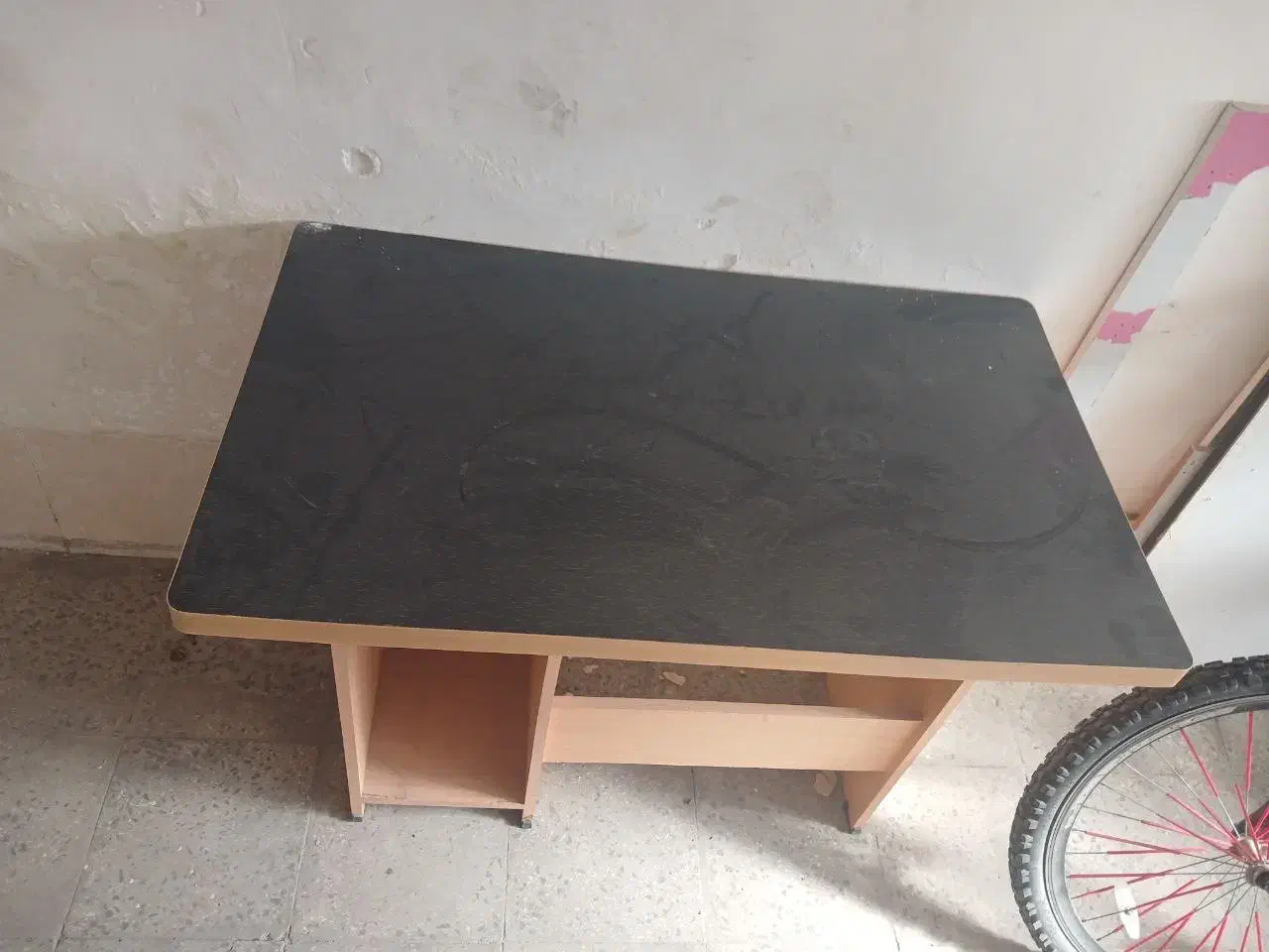 میز کامپیوتر کاملا سالم درحد نو|میز تحریر و کامپیوتر|ملایر, |دیوار