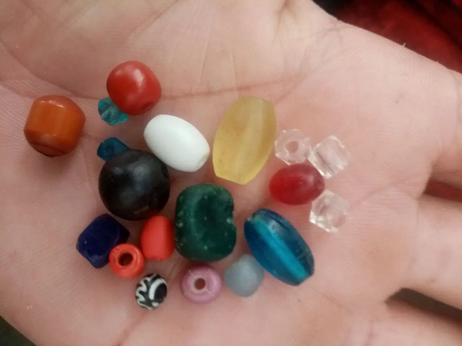 فروش مهره های عتیقه قدیمی|جواهرات|شیراز, بید زرد|دیوار