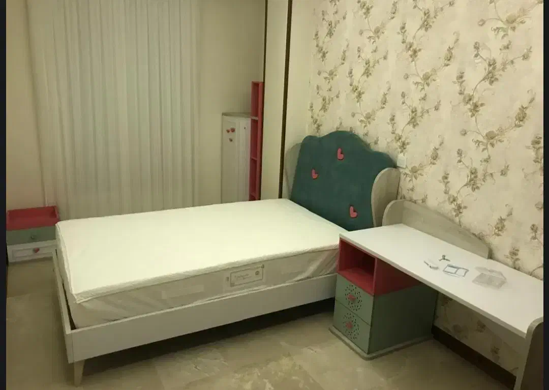 تخت نوجوان میز تحریر و کتابخانه و میز عسلی|تخت و سرویس خواب|تهران, پرواز|دیوار