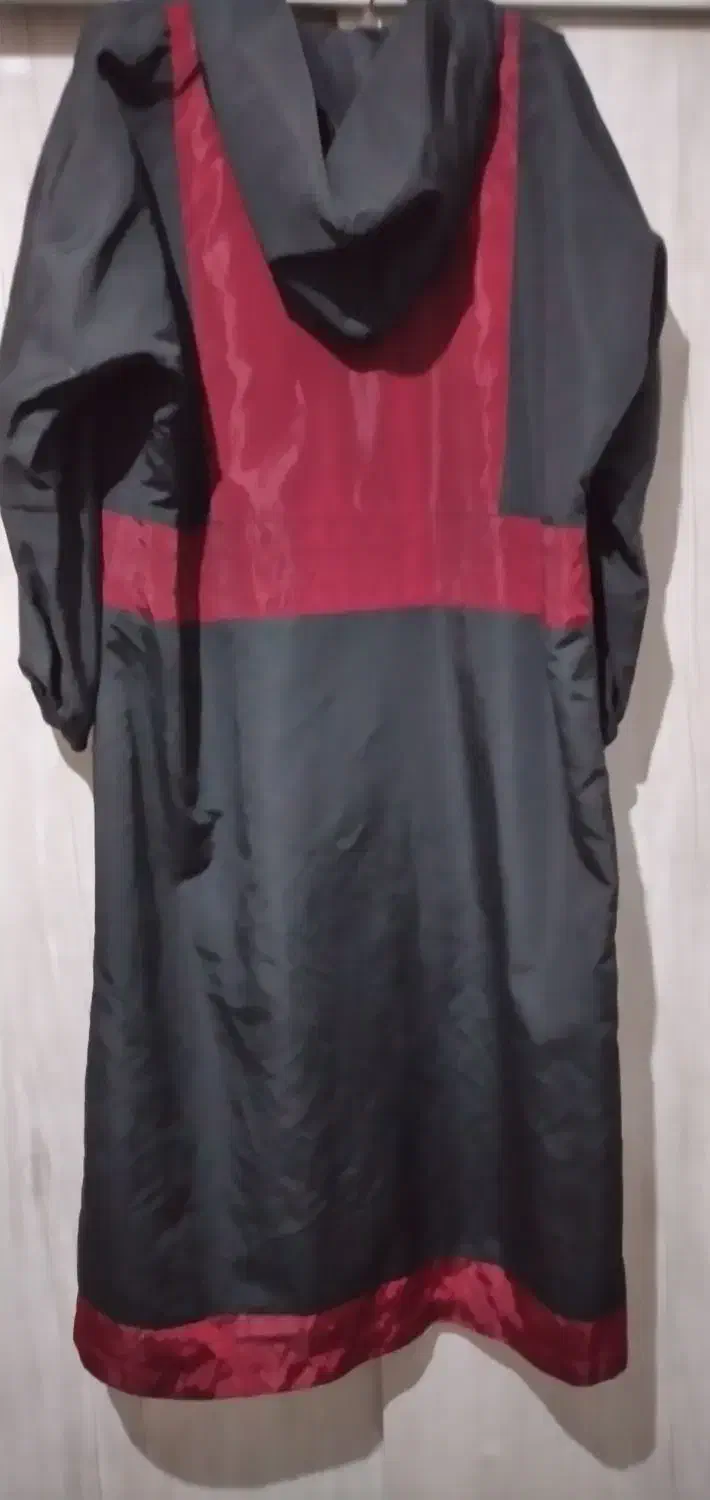 مانتووبارانی|لباس|سلماس, |دیوار