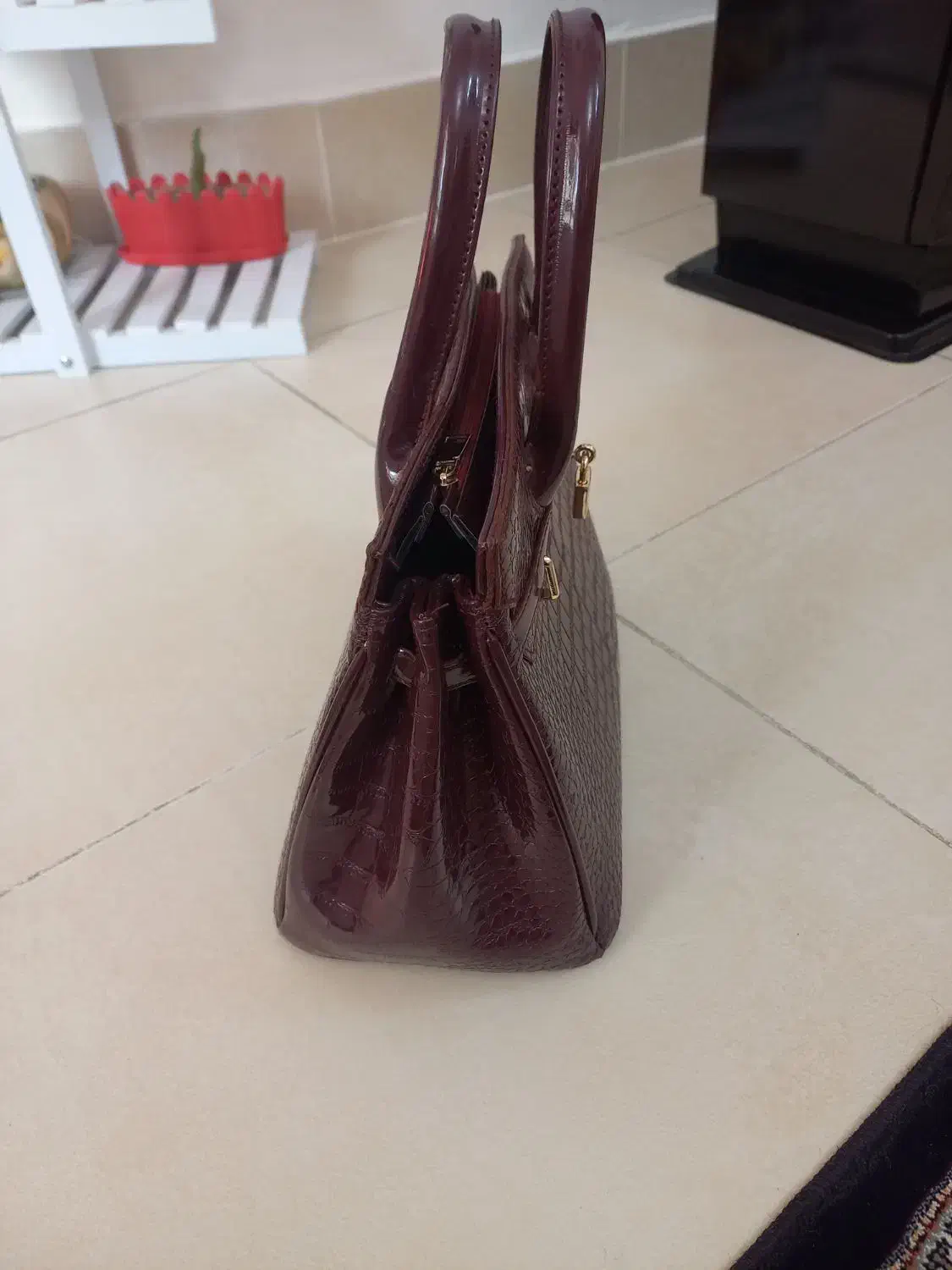 کیف مجلسی|کیف، کفش، کمربند|خوی, |دیوار